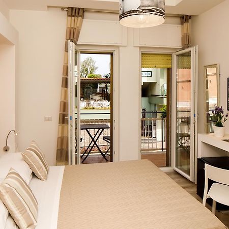 Sorrento Comfort Rooms Con Piscina ภายนอก รูปภาพ