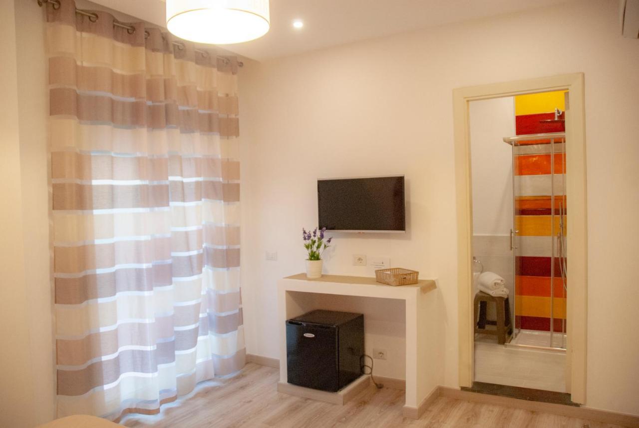 Sorrento Comfort Rooms Con Piscina ภายนอก รูปภาพ