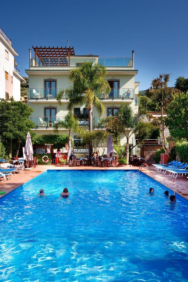 Sorrento Comfort Rooms Con Piscina ภายนอก รูปภาพ