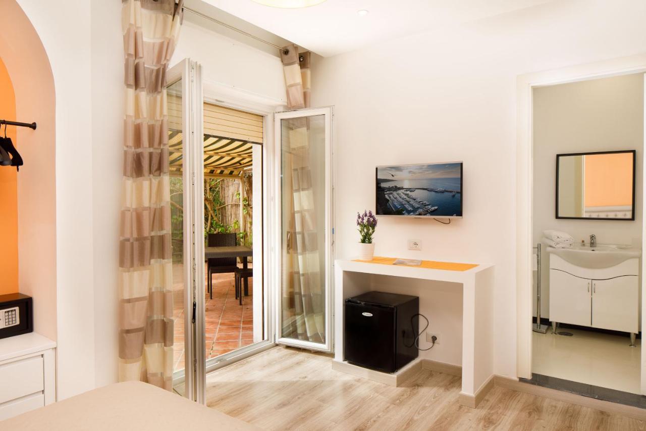 Sorrento Comfort Rooms Con Piscina ภายนอก รูปภาพ